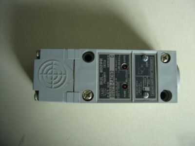 Allen bradley 802PR-LACB2 self contain prox switch 