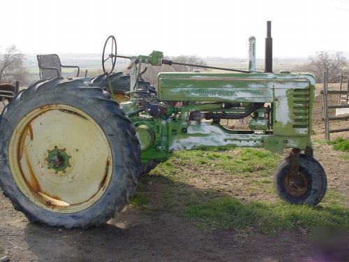 1950 john deere b tractor - styled - running condition 