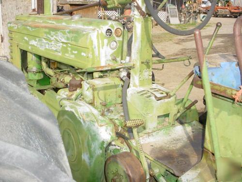 1950 john deere b tractor - styled - running condition 