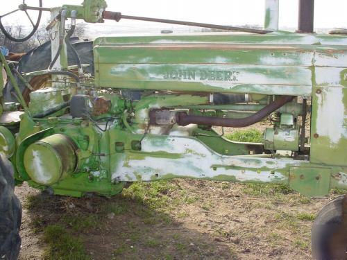 1950 john deere b tractor - styled - running condition 