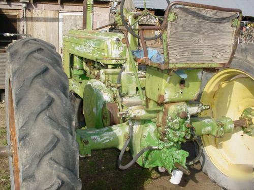 1950 john deere b tractor - styled - running condition 