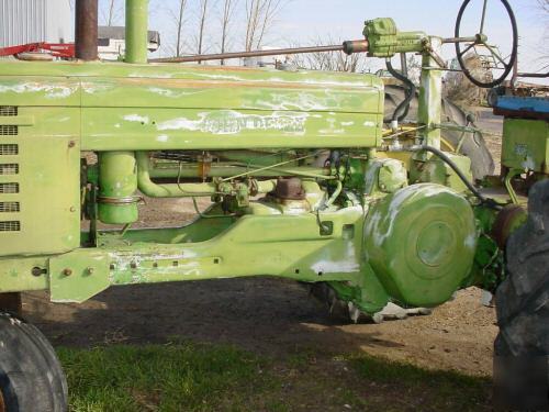 1950 john deere b tractor - styled - running condition 