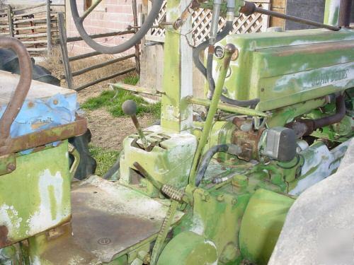1950 john deere b tractor - styled - running condition 