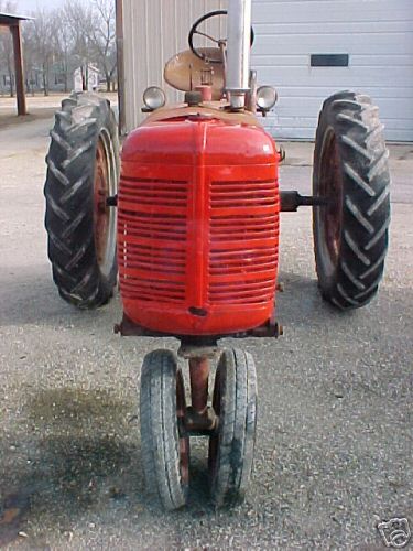 Farmall c tractor,,antique tractor,old tractor