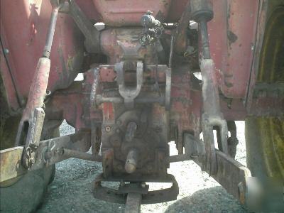 International 674 2WD farm tractor w/1850 loader-61HP