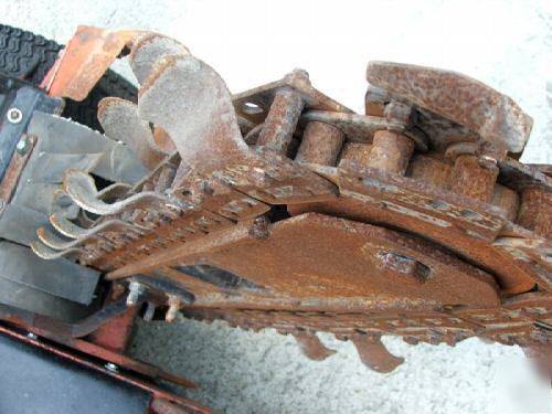 1998 ditch witch 1030 walk behind trencher, 11HP honda