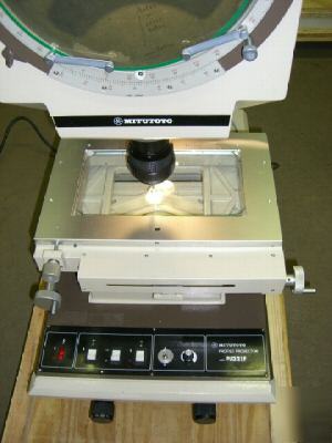 Mititoyo profile projector