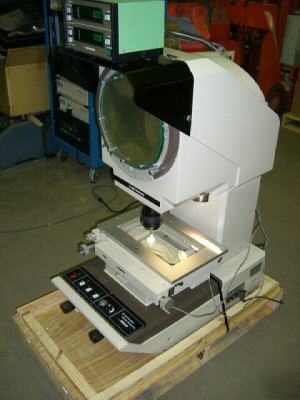 Mititoyo profile projector