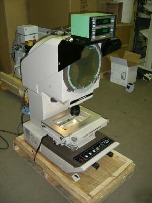 Mititoyo profile projector