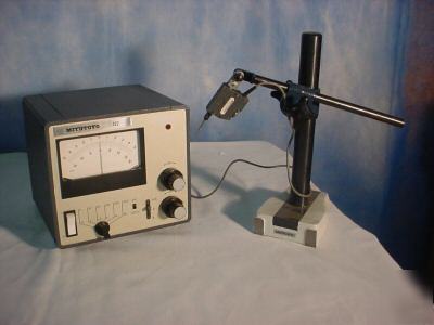Mitutoyo indicator with digital readout and stand