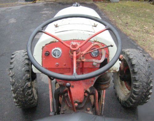 1939 ford 9N tractor runs good-needs hydraulic overhaul